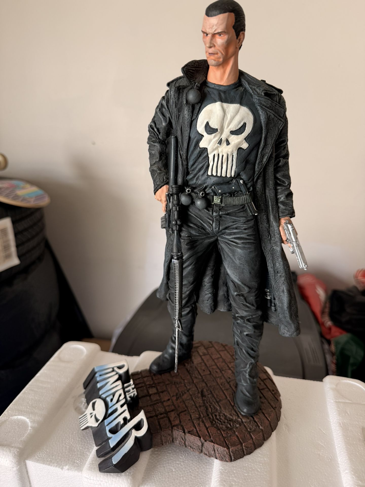 Neca Punisher Statue ( NEW ) - photo 4