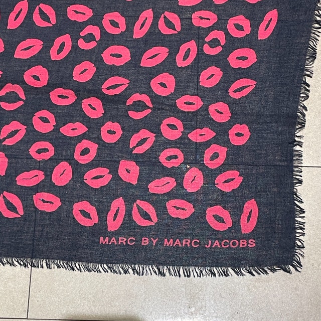 Marc by Marc Jacobs Scarf-Blue w/ red lips - photo 2