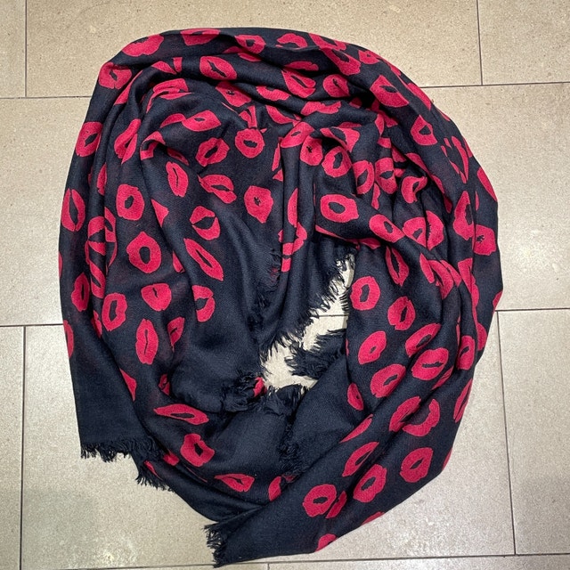 Marc by Marc Jacobs Scarf-Blue w/ red lips - photo 5