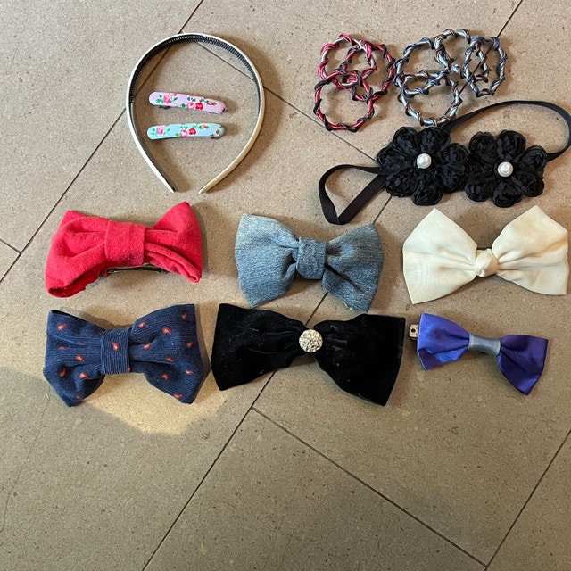 Bunch of hair bows, clips, bands - 17 pieces