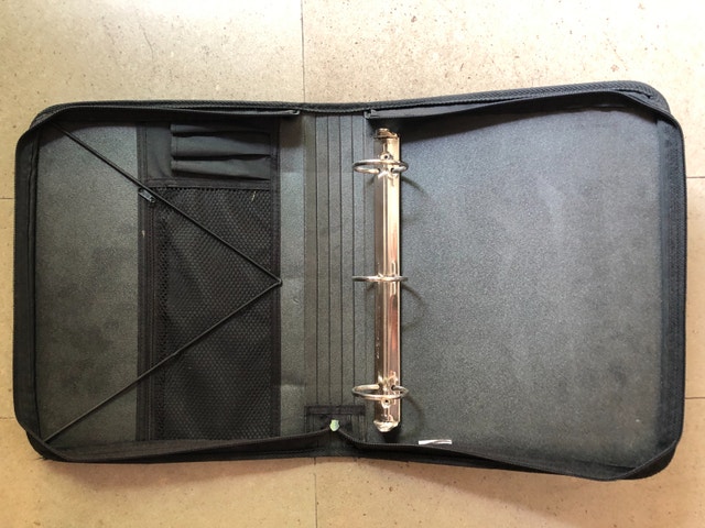 Selling 2 x 3-ring binders - Hilroy with zipper 1 with velcro - photo 2