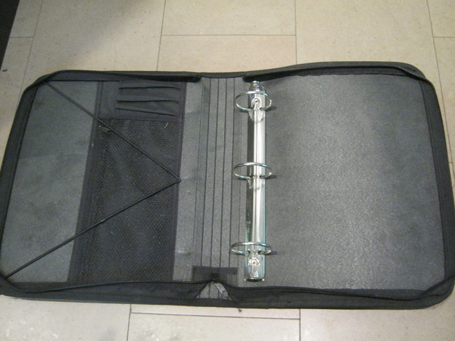 Selling 2 x 3-ring binders - Hilroy with zipper 1 with velcro - photo 4