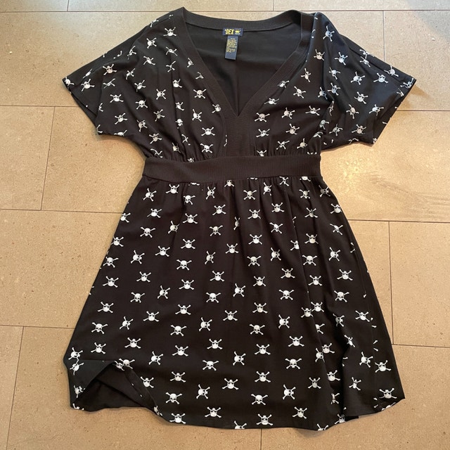 Dex Empire Waist Black Tunic top with skulls pattern - Medium