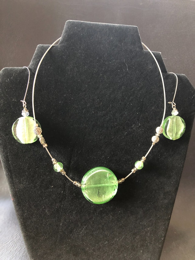 Stunning green glass necklace earring set - NEW