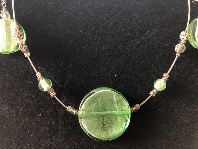 Stunning green glass necklace earring set - NEW - photo 3