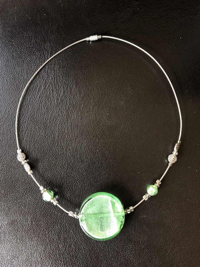 Stunning green glass necklace earring set - NEW - photo 4