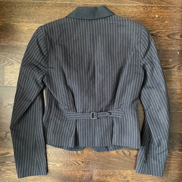 Tara Jarmon Navy Pinstripe Short Blazer-Size 36 (US 4) - photo 4