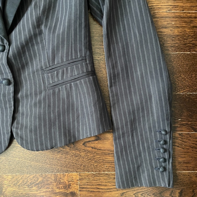 Tara Jarmon Navy Pinstripe Short Blazer-Size 36 (US 4) - photo 5