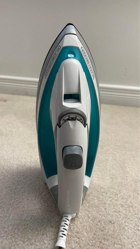 Black+Decker Iron – Good Condition - photo 2