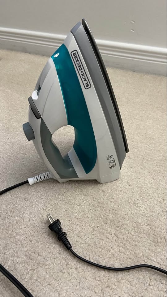 Black+Decker Iron – Good Condition - photo 3