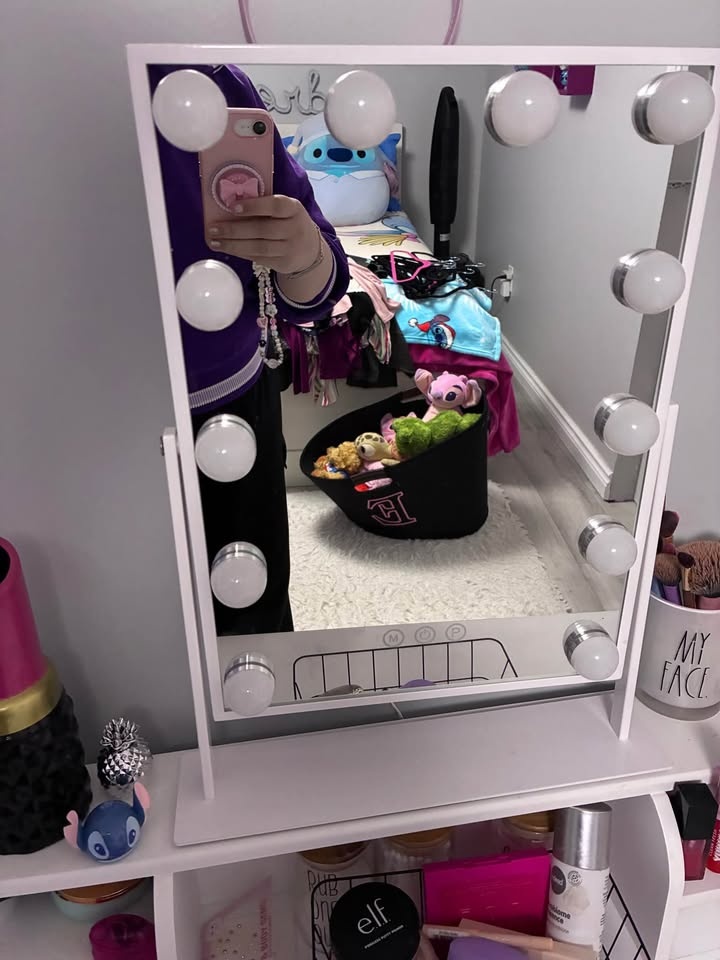 Makeup Vanity - photo 2