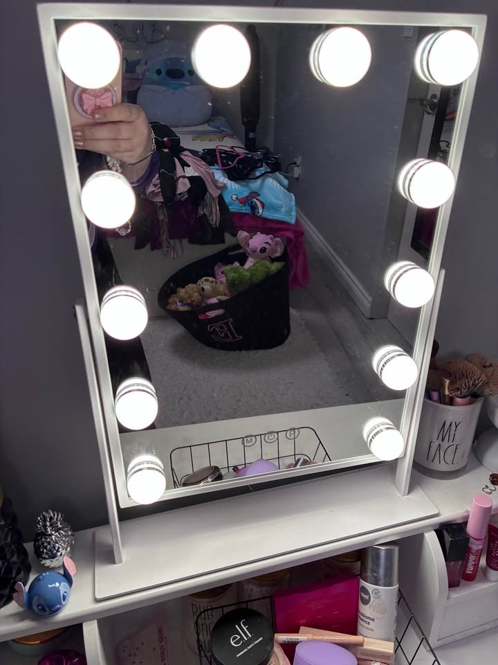 Makeup Vanity - photo 3