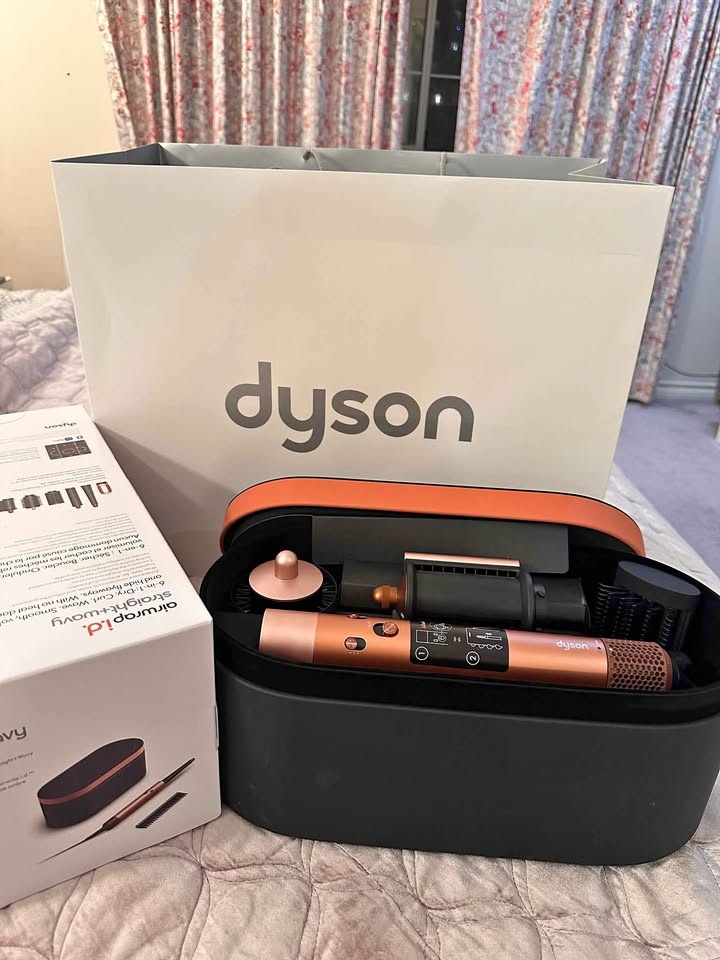 Dyson Airwrap + Dyson Clip Set + Dyson Travel Bag