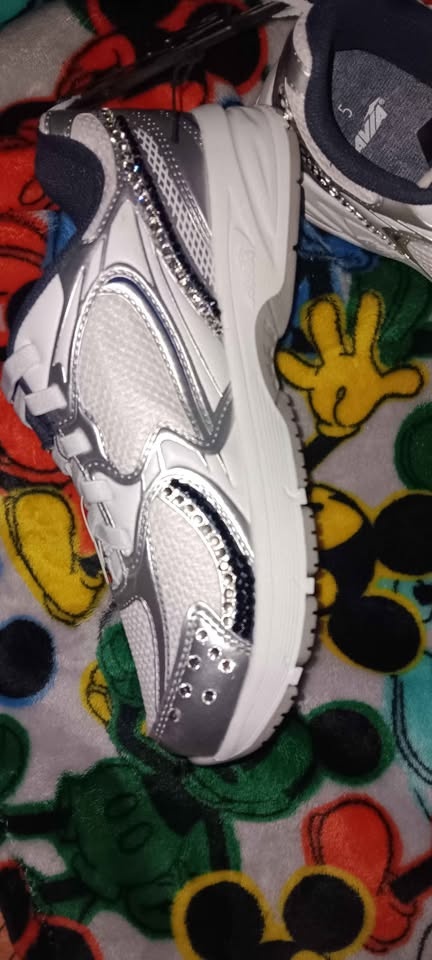 AVIA Custom SIZE 5Y Shoes $45 - photo 2