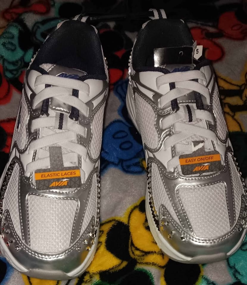 AVIA Custom SIZE 5Y Shoes $45 - photo 3