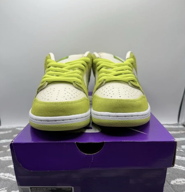 AUTHENTIC green apple dunks - photo 3