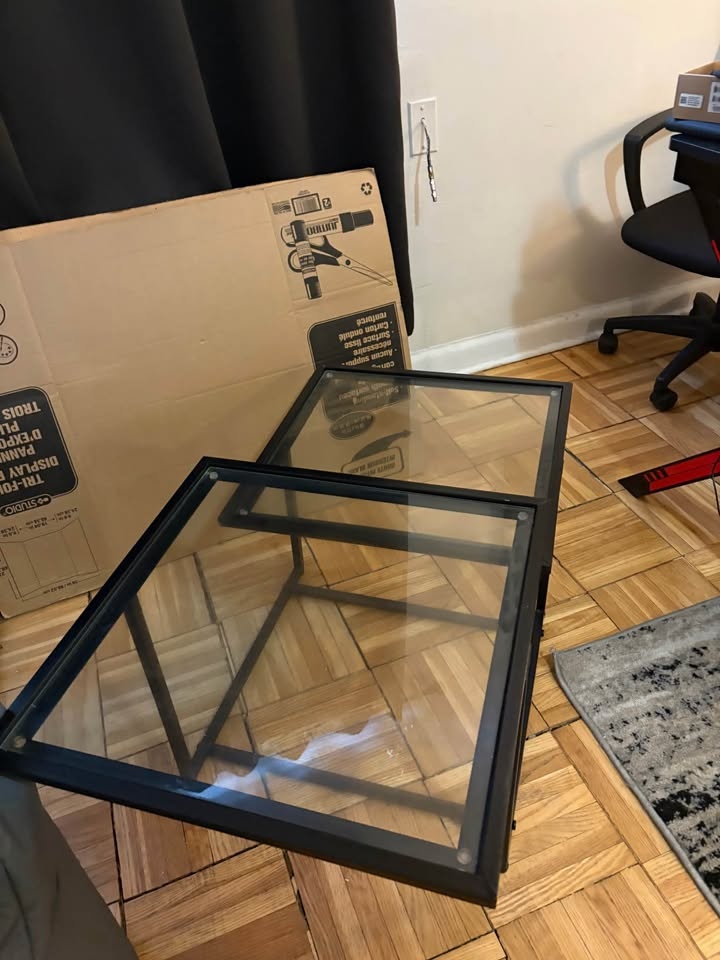 Central Glass Table for Sale — $40 - photo 2
