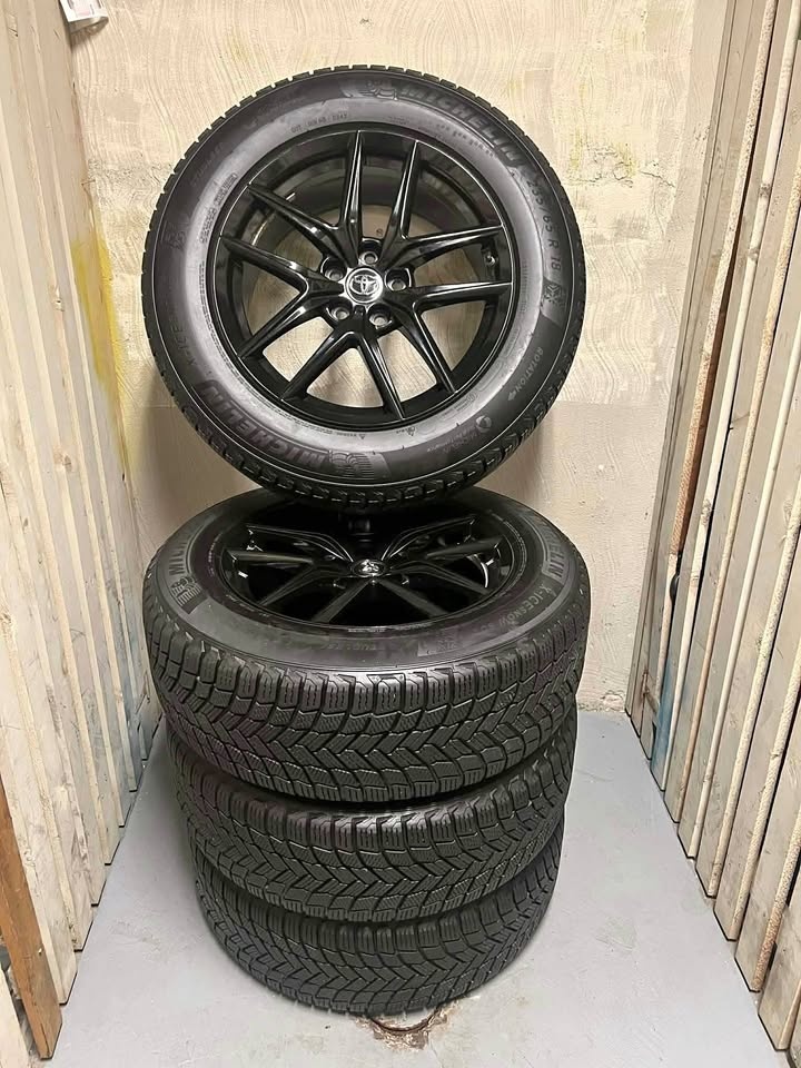 Toyota Highlander winter package 235/65 R 18