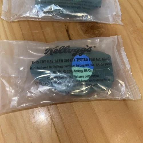 Lot Of 4 2009 Star Trek Kellogg's Cereal Toy Beam Up Badge - photo 2