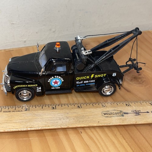 Kinsmart 1953 Chevrolet 3100 Wrecker 1:38 Scale