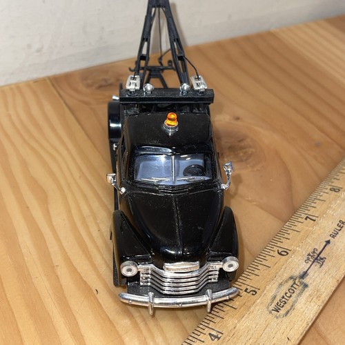 Kinsmart 1953 Chevrolet 3100 Wrecker 1:38 Scale - photo 2
