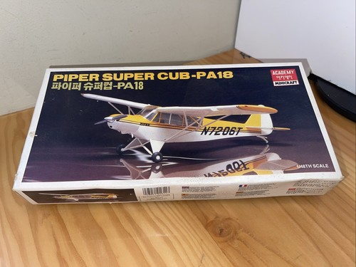 MINICRAFT PIPER SUPER CUB-PA18 Airplane Kit Open Box