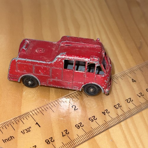 Matchbox Lesney Loose Fire Engine #9 - photo 3