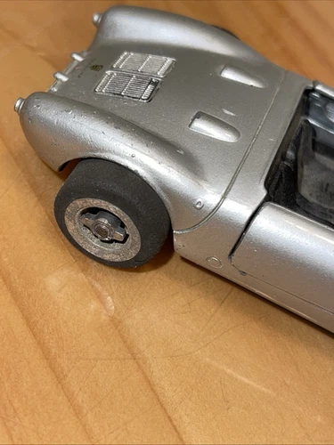 Maisto 550 A Spyder 1/32 Scale Diecast Modified Sold As Is - photo 2