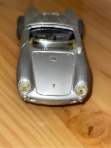 Maisto 550 A Spyder 1/32 Scale Diecast Modified Sold As Is - photo 3