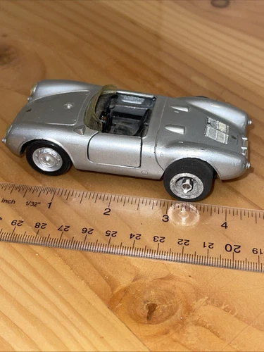 Maisto 550 A Spyder 1/32 Scale Diecast Modified Sold As Is - photo 4