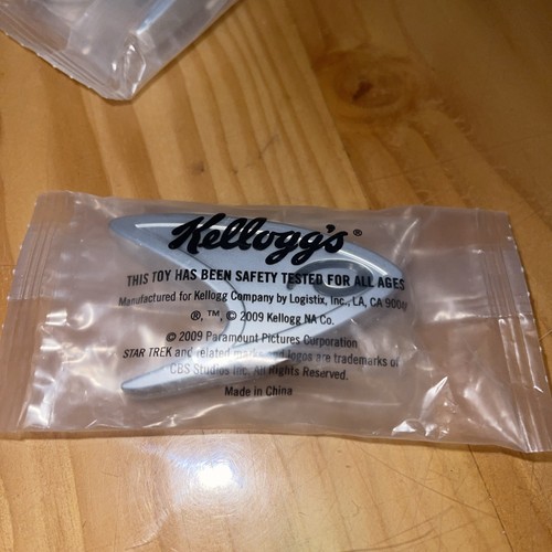 Kellogg’s Star Trek Toy Communicator! 2009 Badge SEALED! - photo 2