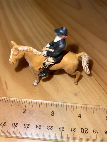 New Vintage Britains RIDER ON TAN HORSE