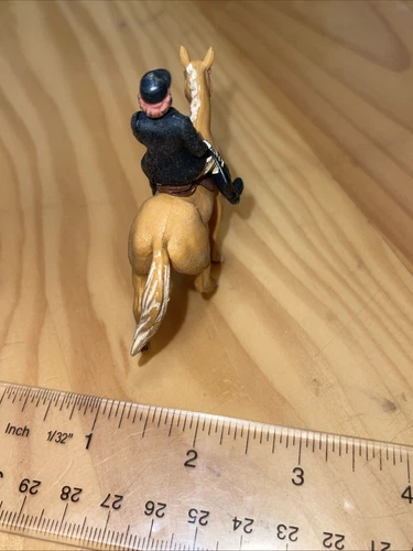 New Vintage Britains RIDER ON TAN HORSE - photo 2