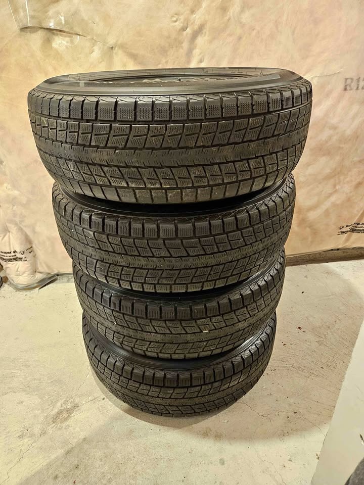 Dunlop wintermaxx SJ8 245/70R17