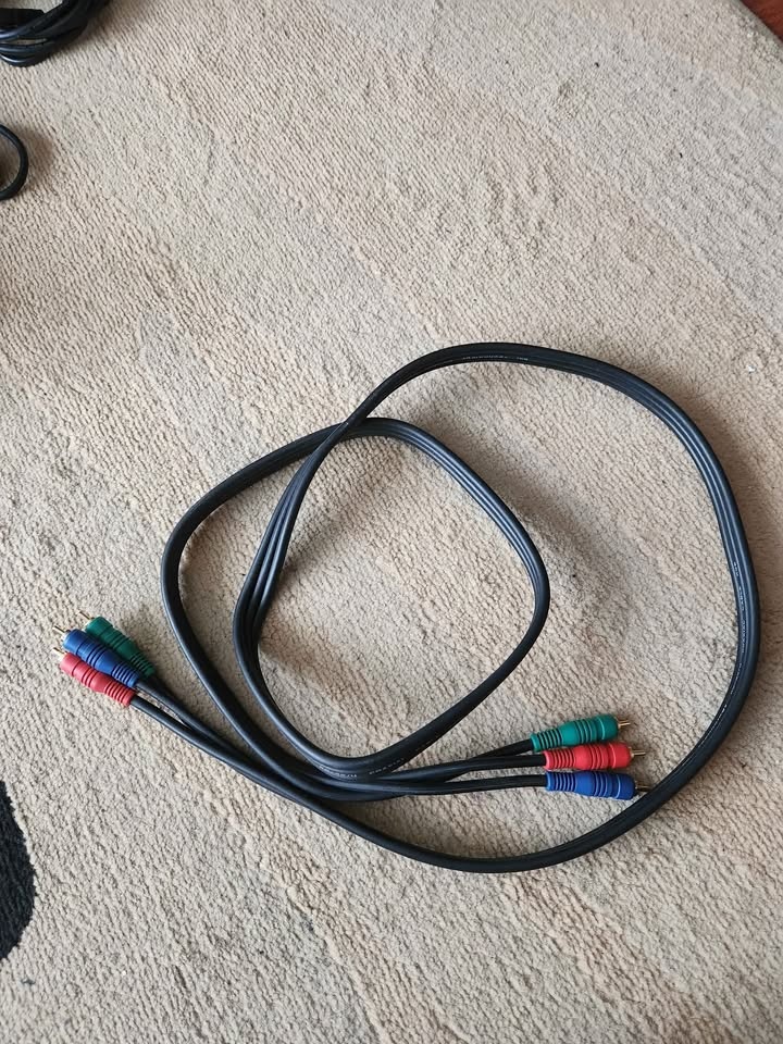 RCA cables. Video and audio. Like new. - photo 2