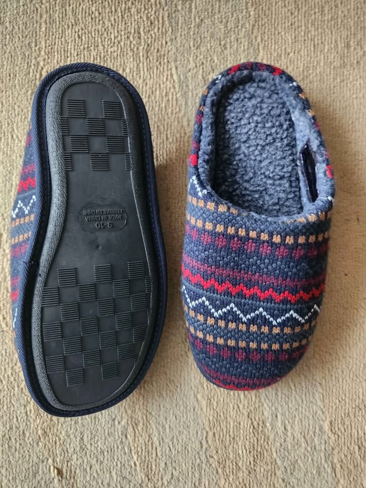 Slippers. NEW. men's size 9-10 - photo 2