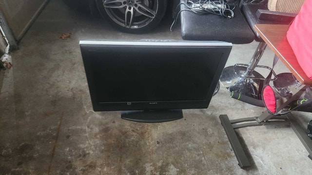 Sony 32" LCD TV - photo 2