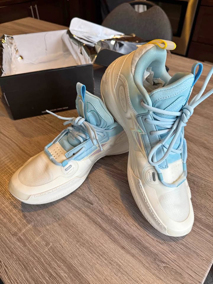 Way of Wade 10’s - w/ Vktry Insoles