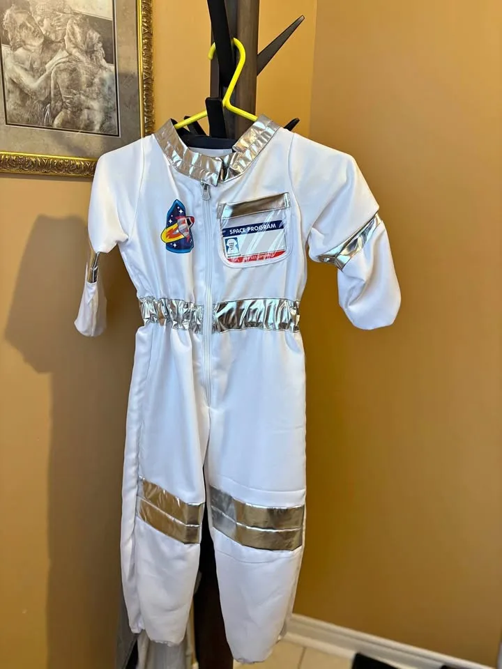 Astronaut costume ages 3-6 (with space helmet) Melissa and Doug thumbnail