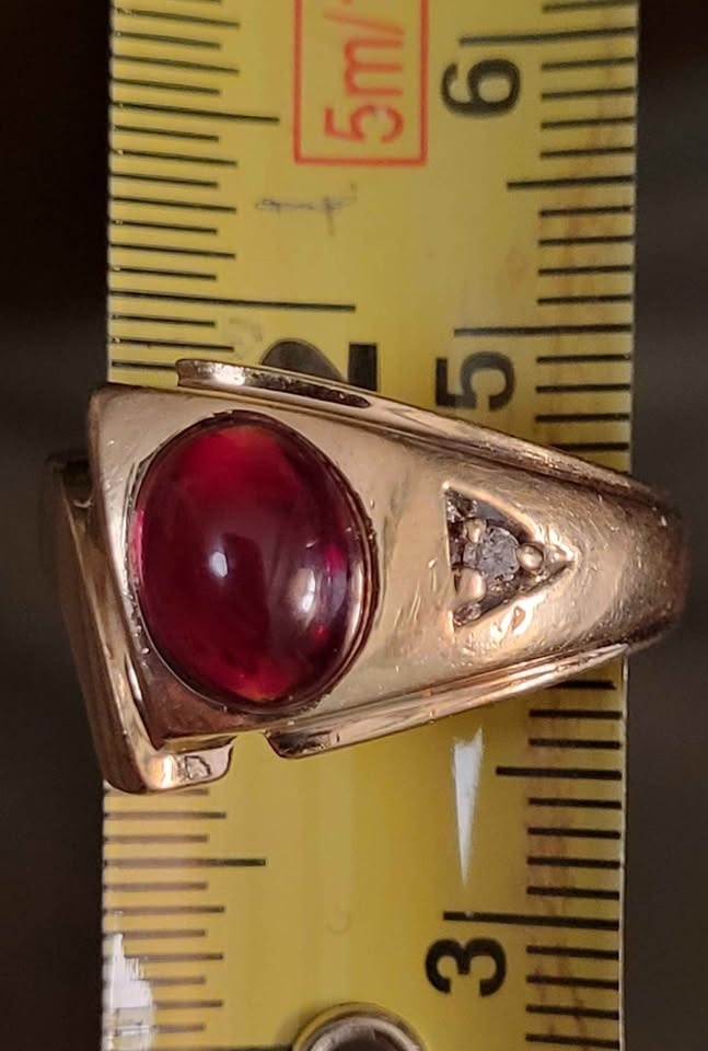 MENS 10k GARNET & DIAMOND RING - (7.5 Grams) - photo 2