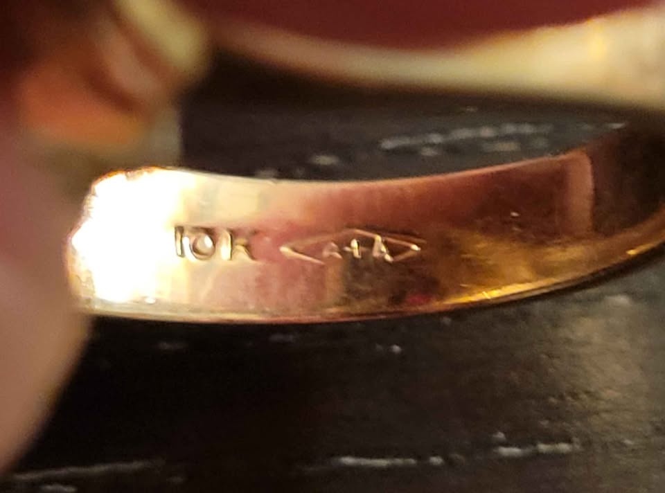 MENS 10k GARNET & DIAMOND RING - (7.5 Grams) - photo 4