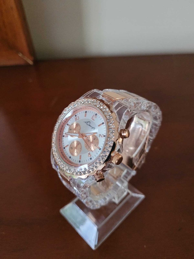 Brand New Women's Rose Gold Fashion Watch - photo 2