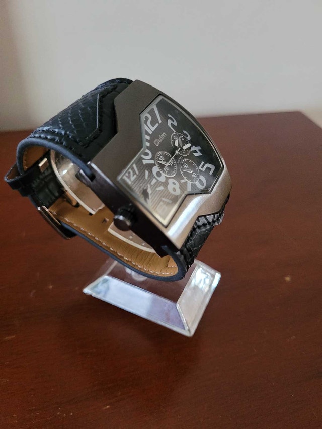 Oulm Black and Silver Dual Time Men's Watch - photo 3
