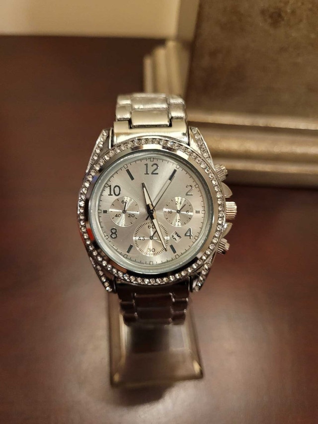 Brand New Unisex Silver Watch with Diamond Crystal Accents - photo 2