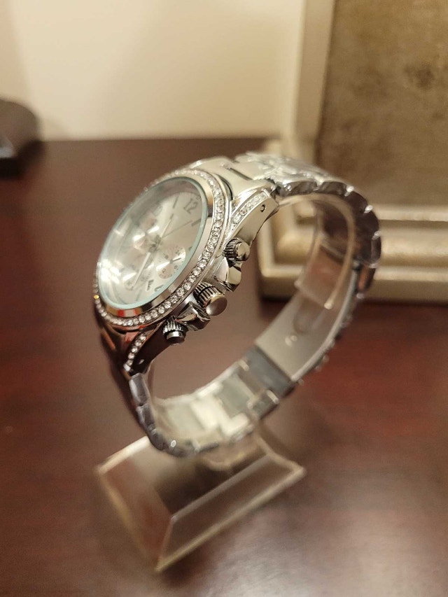 Brand New Unisex Silver Watch with Diamond Crystal Accents - photo 3