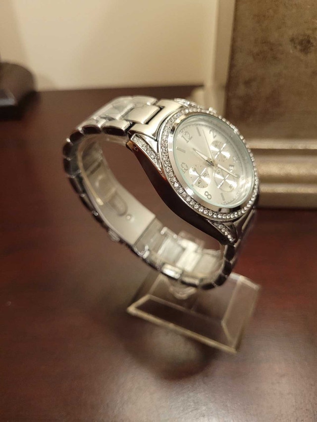 Brand New Unisex Silver Watch with Diamond Crystal Accents - photo 4