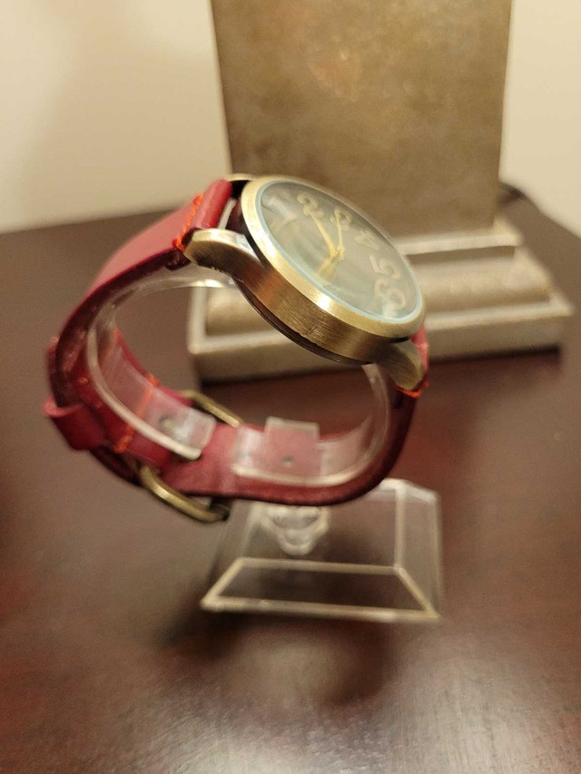 Brand New Vintage Style Unisex Watch with Red Leather Strap - photo 4