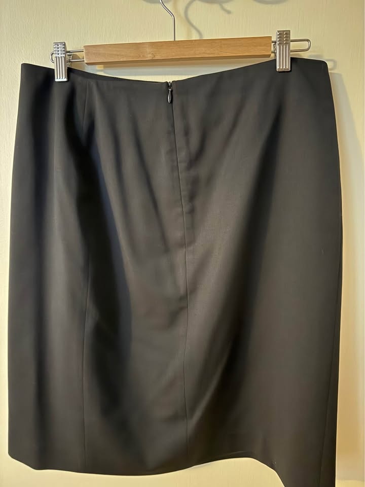 Holt Renfrew Ladies Skirt - Size 16 - Black - photo 5