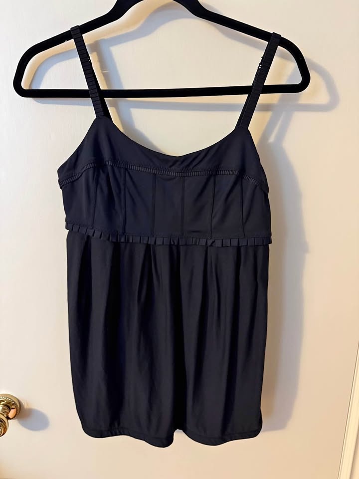 Lululemon Activewear top - Size 10 - Black