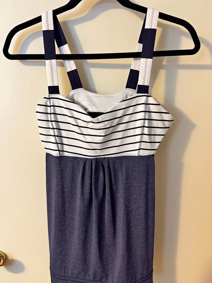 Lululemon Active Top - Ladies 10 - Navy & White
